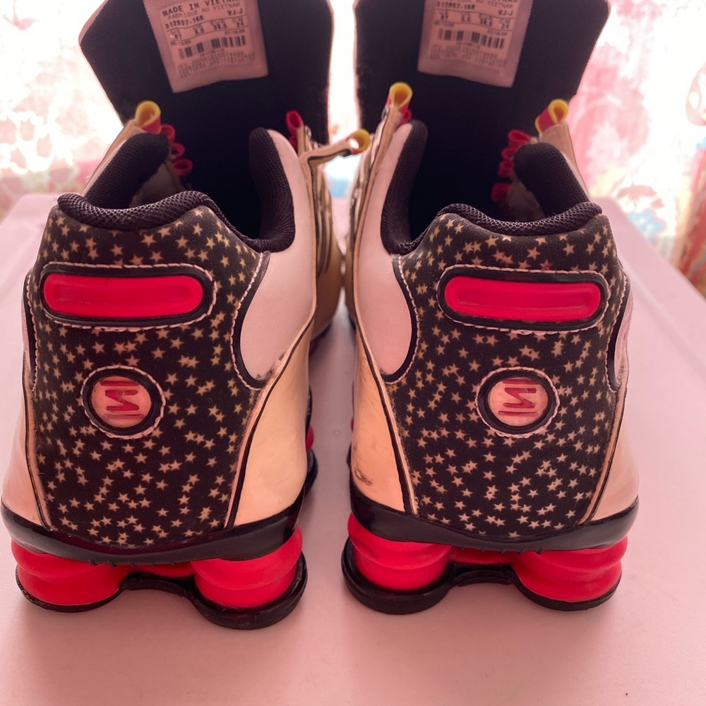 Shoes. - Picture 2 of 6